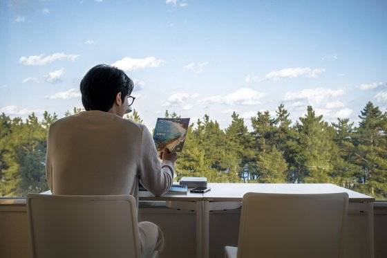 코로나 시대, 휴가와 일을 병행하는 '워케이션'이 떠올랐다. 사진 강원도관광재단