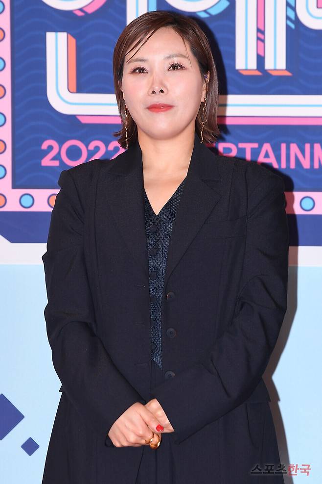 '2022 MBC 방송연예대상' 포토월 행사에 참석한 신봉선. ⓒ이혜영 기자 lhy@hankooki.com