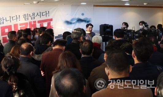 ▲ 권성동 의원이 29일 오후 서울 중앙보훈회관에서 열린 ‘국민캠프‘ 송년회에서 인사말을 하고 있다. 사진/권성동 의원실 제공