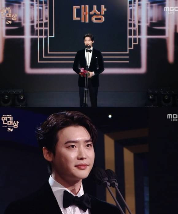 배우 이종석이 '2022 MBC 연기대상'을 받으며 6년 만에 대상의 영광을 다시 누리게 됐다. /방송화면 캡처