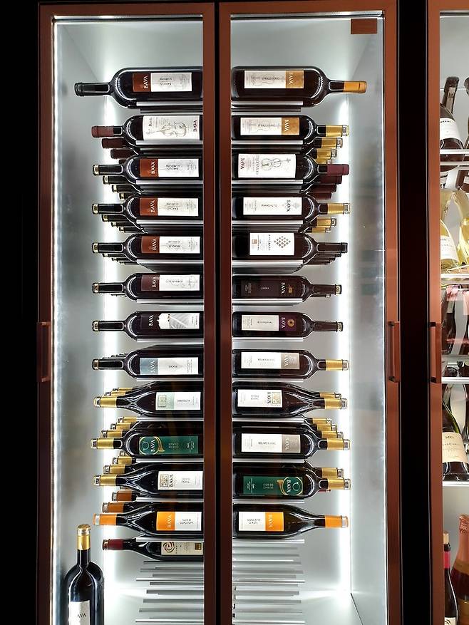 테이스팅룸 셀러.