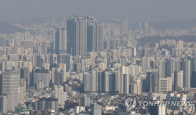 서울 남산에서 바라본 아파트 단지의 모습. 
[연합뉴스 자료사진]