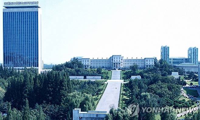 북한 김일성종합대학 본관과 1·2호 교사 (서울=연합뉴스) 북한 김일성종합대학 본관과 1·2호 교사. [김일성종합대학 홈페이지 캡처. 재판매 및 DB금지] nkphoto@yna.co.kr