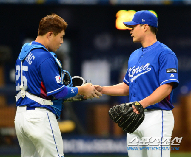 2017 WBC 대표팀을 이끌었던 오승환(오른쪽)과 양의지. 스포츠조선DB