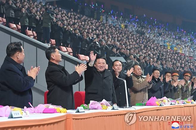 김정은, 2023년 신년경축대공연 관람 (평양 조선중앙통신=연합뉴스) 조선중앙통신은 1일 김정은 국무위원장이 작년 12월 31일 신년경축대공연을 간부들과 함께 관람했다고 보도했다. 공연이 진행된 5월1일경기장은 새해 경축 대공연을 보기 위해 모여온 관람자들로 인산인해를 이루었다. 2023.1.1 
    [국내에서만 사용가능. 재배포 금지. For Use Only in the Republic of Korea. No Redistribution] nkphoto@yna.co.kr