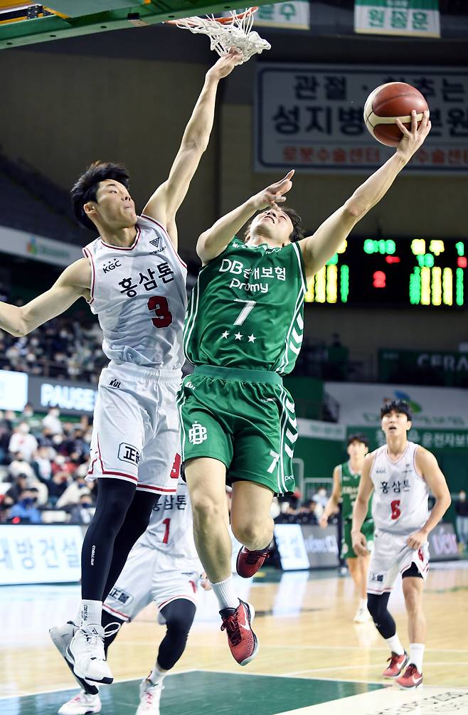 DB 김현호의 골밑 돌파 장면. 사진제공=KBL