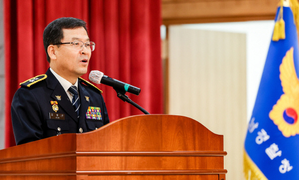 김병수 경남경찰청장이  2일 경찰청 정병관 대강당에서 열린 2023년 계묘년 시무식에서 격려사를 하고 있다. 경남�찰청 제공