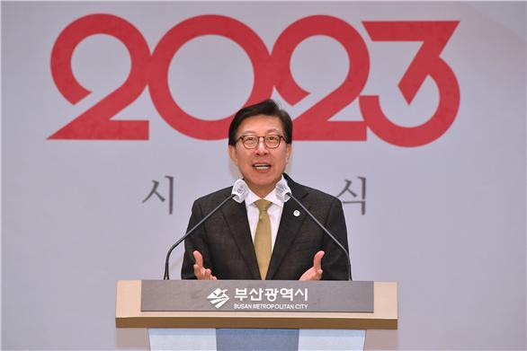 오늘 오전 부산시청 대강당에서 열린 시무식에서 박형준 부산시장이 신년사를 하고 있다./ 사진 = 부산시 제공