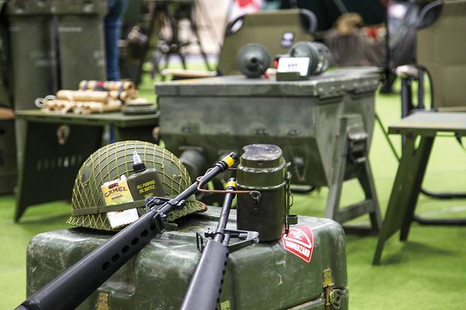 2022년 캠핑 트렌드였던 밀리터리 콘셉트의 캠핑 소품들.