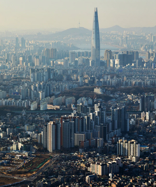 아파트가 빼곡히 들어선 송파구 등 서울 시내 모습. 문화일보 자료사진