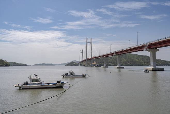 임자대교 두 개의 다리는 작은 섬 수도를 지난다
