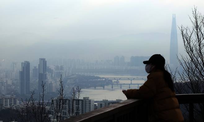 남산에서 바라본 한강 주변 아파트 모습. [연합]