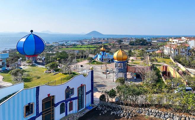 훈데르트바서의 작품세계가 녹아든 제주 우도 훈데르트바서파크