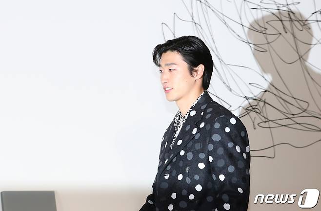 축구 국가대표 선수 조규성이 6일 서울 강남구 루이비통 메종 서울에서 열린 루이비통과 쿠사마 야요이와의 협업 기념행사에 참석하고 있다. ⓒ News1 권현진 기자