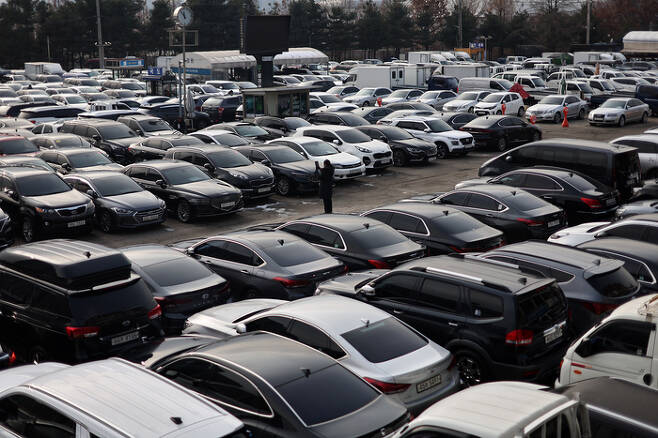 서울 소재 중고차매매시장에 차량들이 주차돼 있다. 사진은 기사와 직접적인 관련 없음. [사진=연합뉴스]
