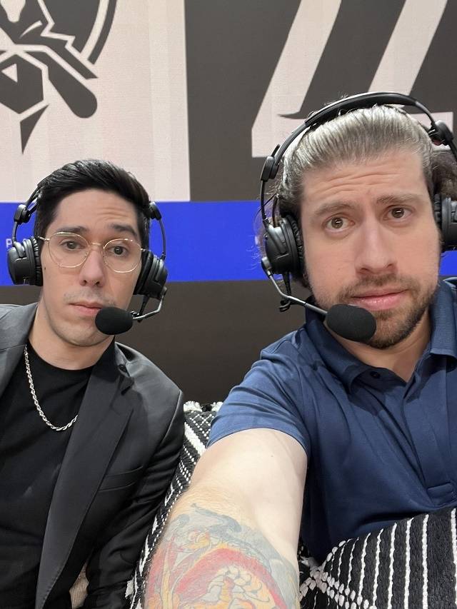 카를로스 멘데스(왼쪽)는 2022 롤드컵 라틴아메리카 중계방송에 해설자로 출연했다. 사진=리그오브레전드 e스포츠 공식 SNS