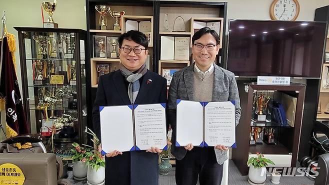 [전주=뉴시스]윤난슬 기자 = 인구보건복지협회 전북지회와 금암노인복지관은 노인복지 증진을 위한 업무협약을 체결했다고 6일 밝혔다.(사진=인구보건복지협회 전북지회 제공)