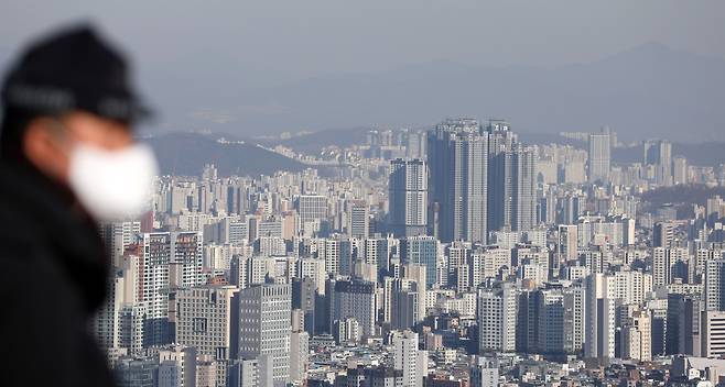 3일 서울 중구 남산에서 바라본 서울 도심의 아파트 단지 모습. /뉴스1