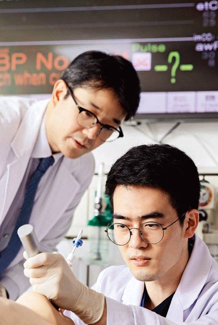 고려대 의대는 인성과 실력을 겸비한 의사를 양성하기 위해 다양한 교육 프로그램을 운영한다. [고려대 의과대학]