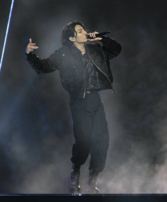 방탄소년단 정국, '기적의 가창력 지닌 실력파 韓아이돌'..日코스모폴리탄 선정