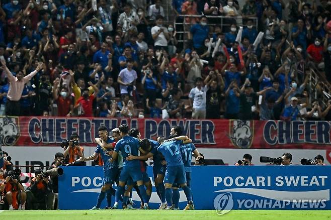 2-0 만드는 골 넣고 기뻐하는 태국 선수들 [AFP=연합뉴스]