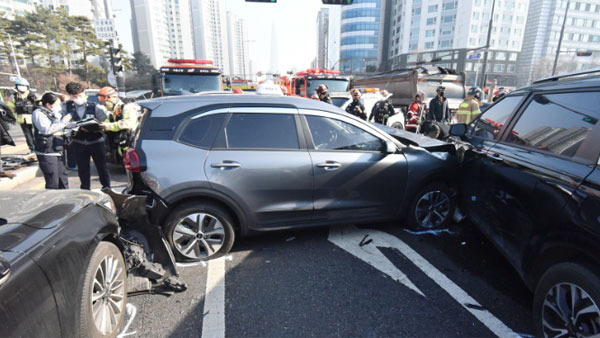 송파 종합운동장사거리 5중추돌 사고