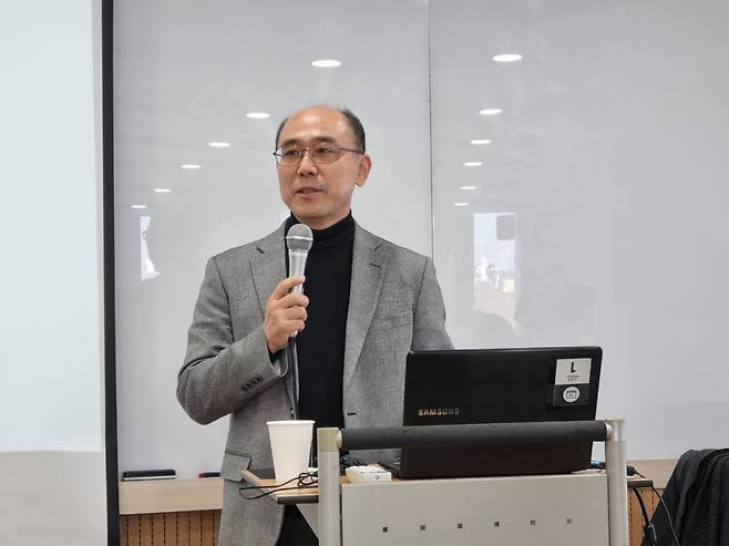 위정현 한국게임학회장이 11일 서울 강남구에서 열린 신년 기자간담회에서 발언하고 있다. /사진=배한님 기자