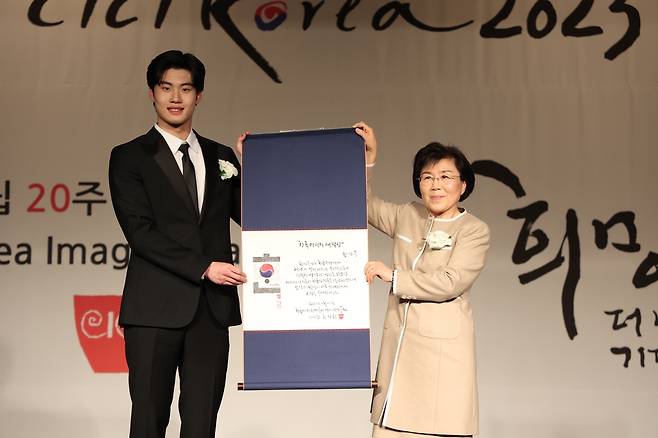 황선우, 한국이미지상 새싹상 [한국이미지커뮤니케이션연구원 제공]