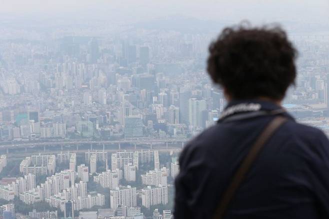 서울 송파구 롯데월드타워 전망대 서울스카이에서 바라본 서울 시내 아파트 단지 모습 / 사진=연합뉴스