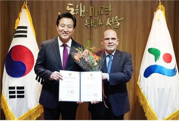 12일 서울시립교향악단 차기 음악감독에 임명된 얍 판 츠베덴. 사진 = 서울시 제공