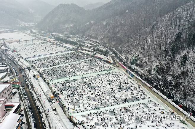 '화천 산천어축제' 개막일 [연합뉴스 자료사진]