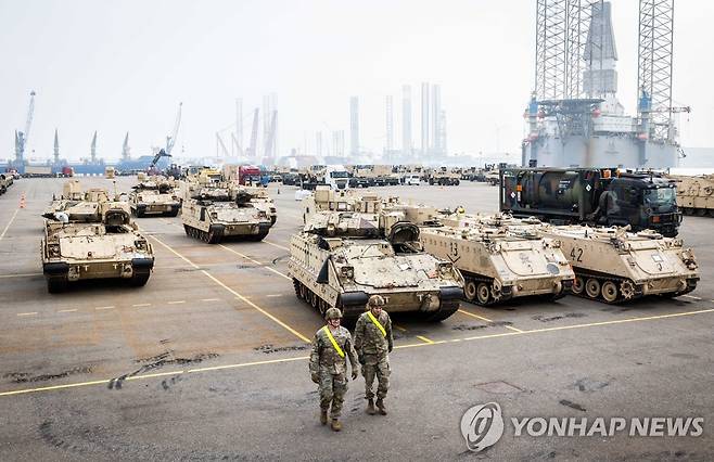 유럽에 도착한 미 전차 [EPA 연합뉴스 자료사진. 재판매 및 DB 금지]