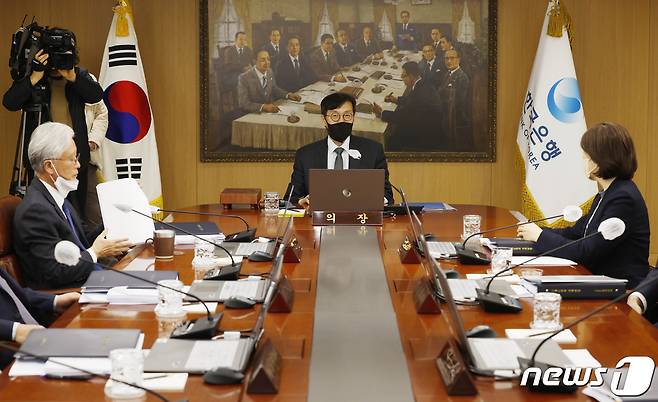 이창용 한국은행 총재가 13일 오전 서울 중구 한국은행에서 2023년 첫 금융통화위원회 회의를 주재하고 있다. 2023.1.13/뉴스1