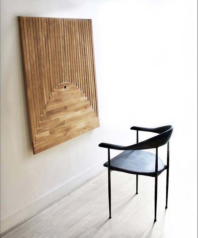 FLOW WALL DESK by Robert van Embricqs