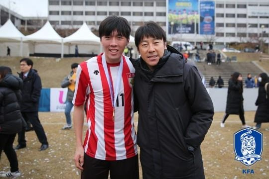 신태용 감독과 아들 재원 [대한축구협회 제공=연합뉴스]