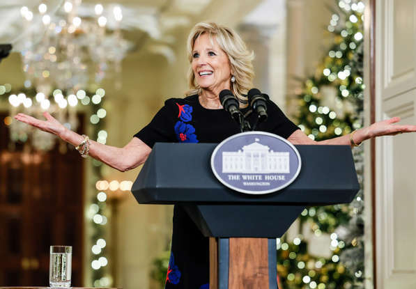미국 퍼스트레이디 질 바이든 여사가 연말연시를 맞아 아름답게 장식된 백악관을 소개하고 있다. 백악관 홈페이지