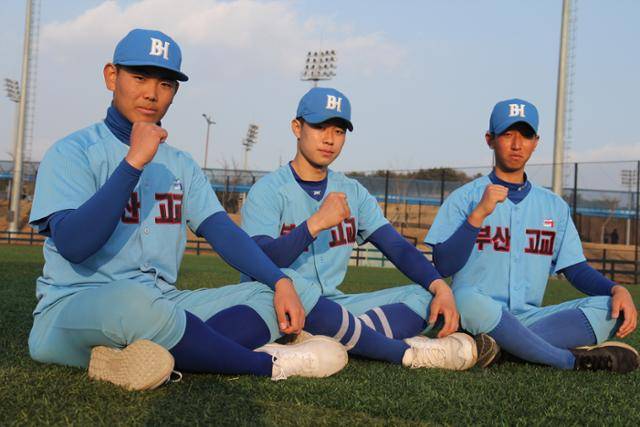 부산고 투수 3인방 성영탁(왼쪽부터) 원상현 예건우. 박상은 기자