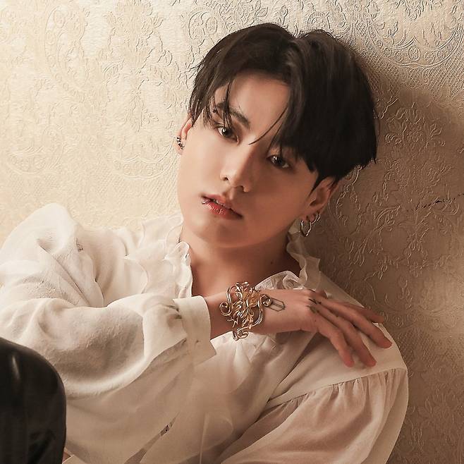 방탄소년단 정국, 2년 연속 '전 세계 가장 잘생긴 남자' 1위