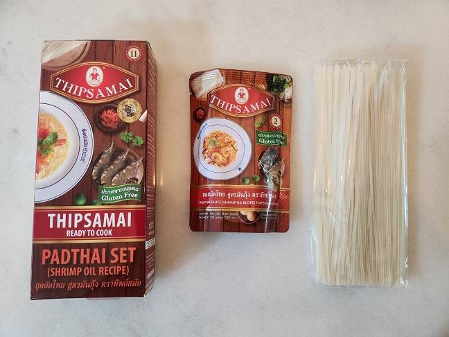 팁싸마이 RMR의 구성. 소스와 면만 들어 있는 단순한 구성이다/사진=김아름 기자 armijjang@