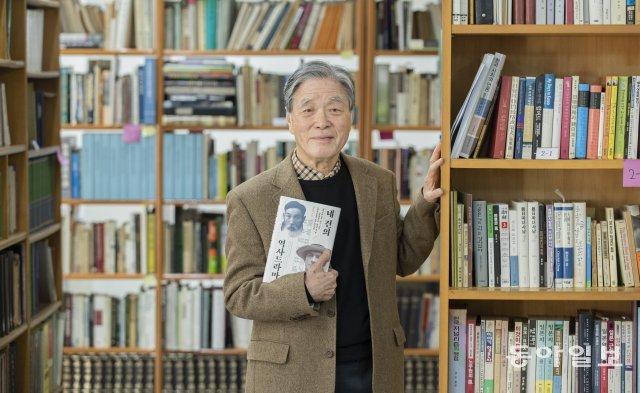 정진석 교수(84)는 2022년 ‘네 건의 역사 드라마’를 출간했다. 서울 현대고에 마련된 ‘정진석 사료연구실’을 찾은 정 교수. 정진석 교수 제공
