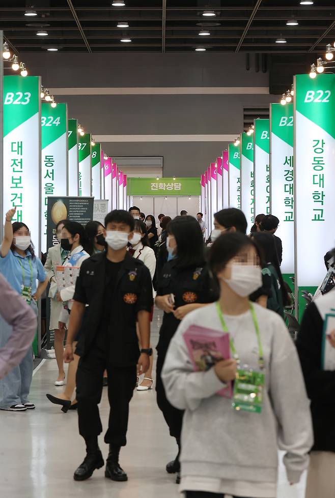 지난해 9월 30일 오후 서울 서초구 aT센터 제2전시장에서 2023학년도 수시 전문대학 입학정보박람회가 열리고 있다. <자료=연합뉴스>