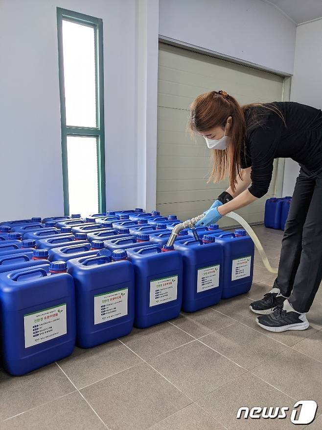 경기도해양수산자원연구소는 오는 31일까지 '친환경 유용 미생물 보급' 신청자를 모집한다고 밝혔다.(경기도 제공)