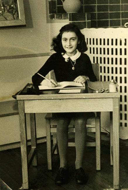 안네 프랑크의 11살 모습.