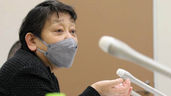 일본 소설가인 나카자와 게이 호세이대 교수가 성명을 발표하고 있다 [사진 제공: 연합뉴스]