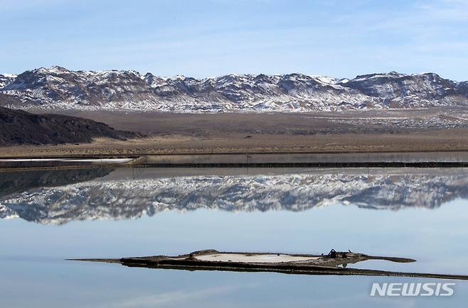 [에스메랄다 카운티=AP/뉴시스] 미국 네바다주(州) 에스메랄다 카운티에 위치한 실버 피크 리튬 광산. 2017.01.30.
