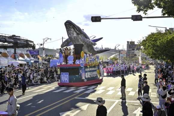 2022년 10월 울산 남구 장생포 고래문화특구 일원에서 열린 ‘2022 울산고래축제’. 뉴시스