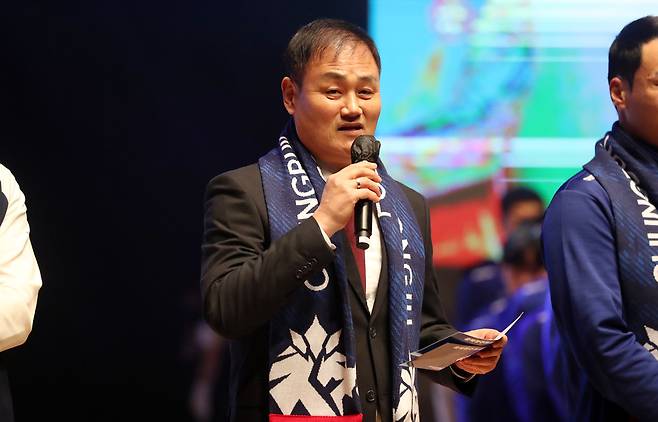 지난 3일 청주FC 창단식에 참석해 2023시즌에 대한 포부를 밝히는 최윤겸 감독 사진=연합뉴스