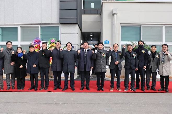 망운면 송현마을 다목적복지센터 준공식을 개최했다. [사진제공=무안군]