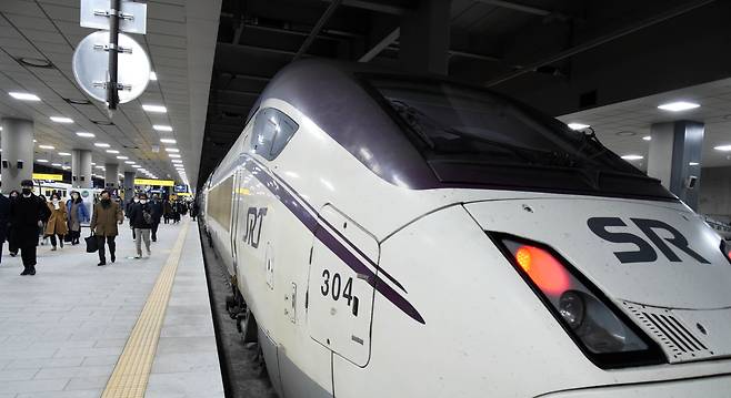 서울 강남구 수서역에서 SRT 열차가 출발을 기다리고 있다. /SR 제공