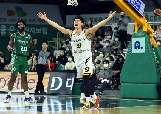 역전 3점 꽂은 정희재[KBL 제공]